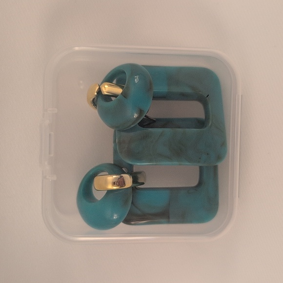 Elegant Turquoise Dangle Earrings - Picture 6 of 8